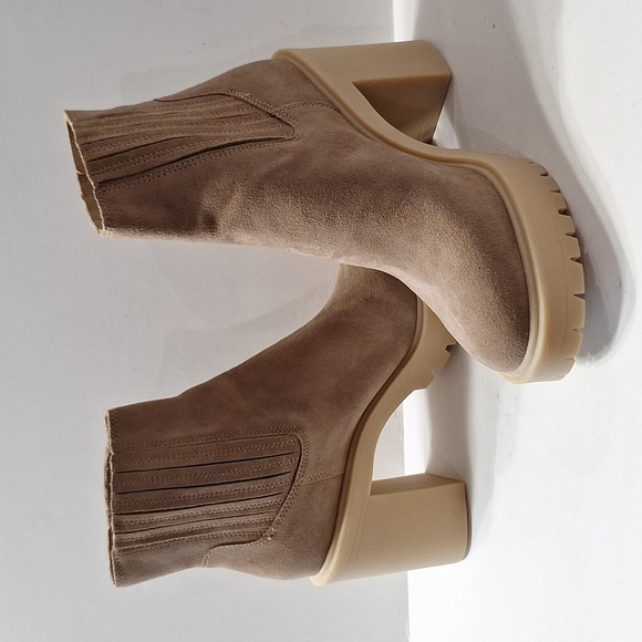 Dolce Vita Suede Neutral Platform Lug Sole Chunky Heel Combat Style Boot Size 10 - Picture 6 of 12